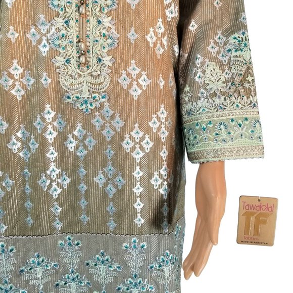 Large Pakistani Fancy Embroidered Jacquard Cotton Broshia Banarsi Shalwar Kameez - Picture 10 of 13